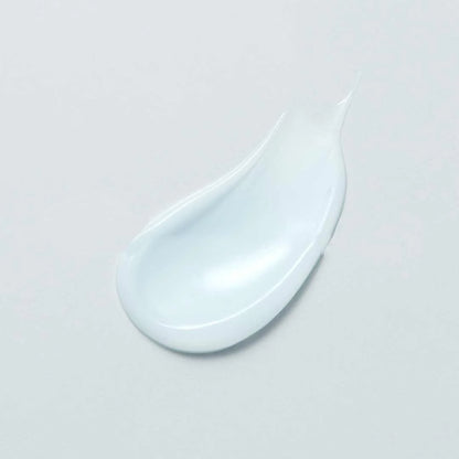 Torriden Dive In Soothing Cream muestra una textura cremosa y suave, ideal para la hidratación profunda de la piel.